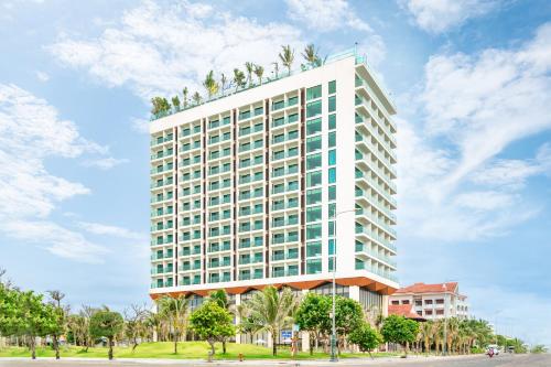 SALA GRAND TUYHOA HOTEL